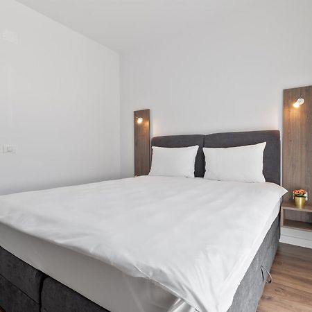 Grand Hill Flats Apartment ออราแด ภายนอก รูปภาพ