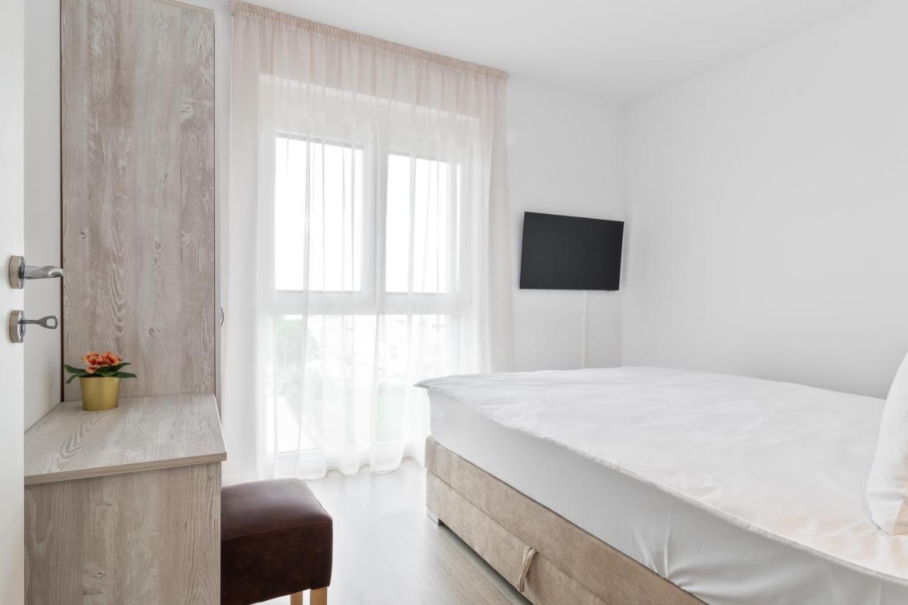 Grand Hill Flats Apartment ออราแด ภายนอก รูปภาพ