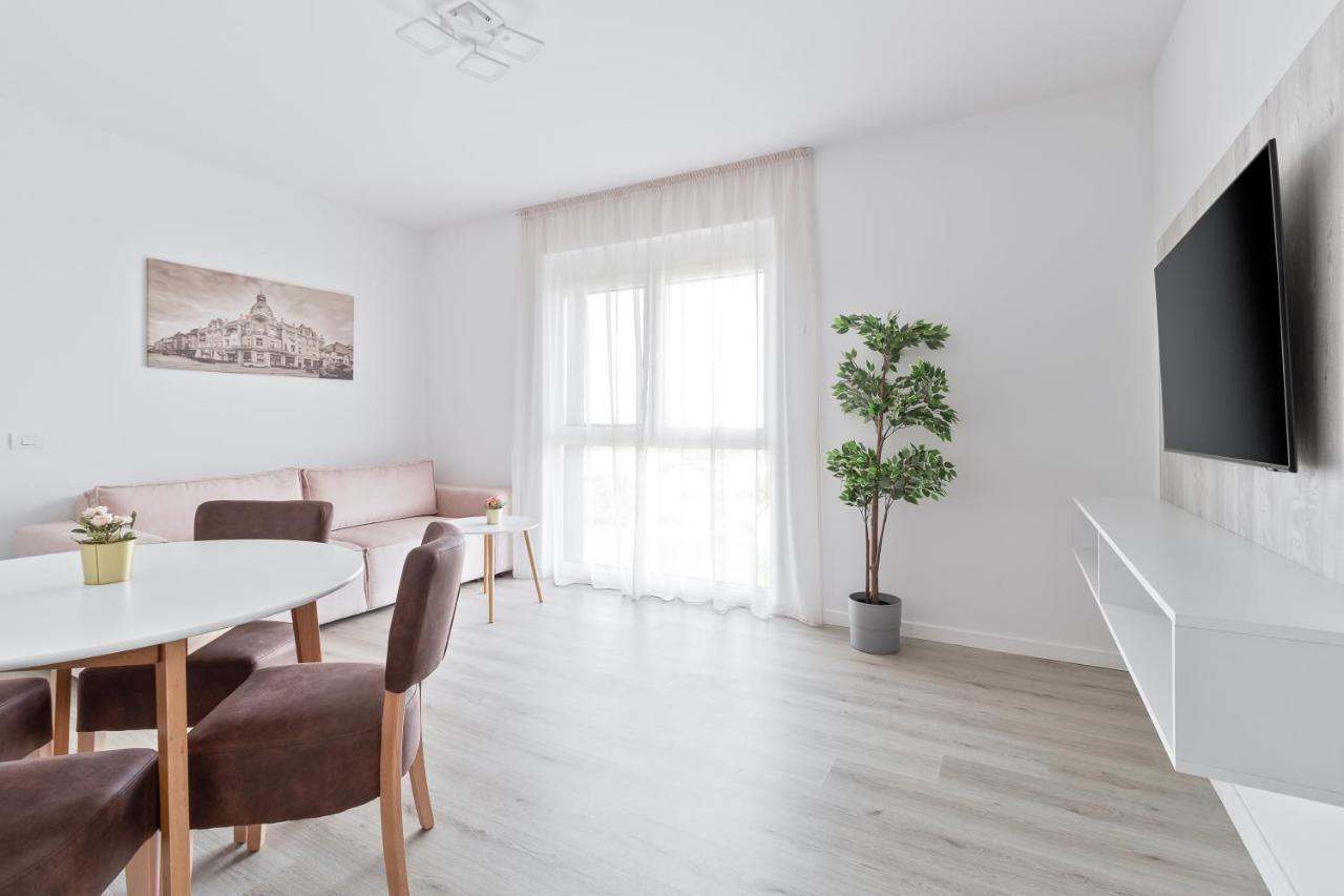 Grand Hill Flats Apartment ออราแด ภายนอก รูปภาพ