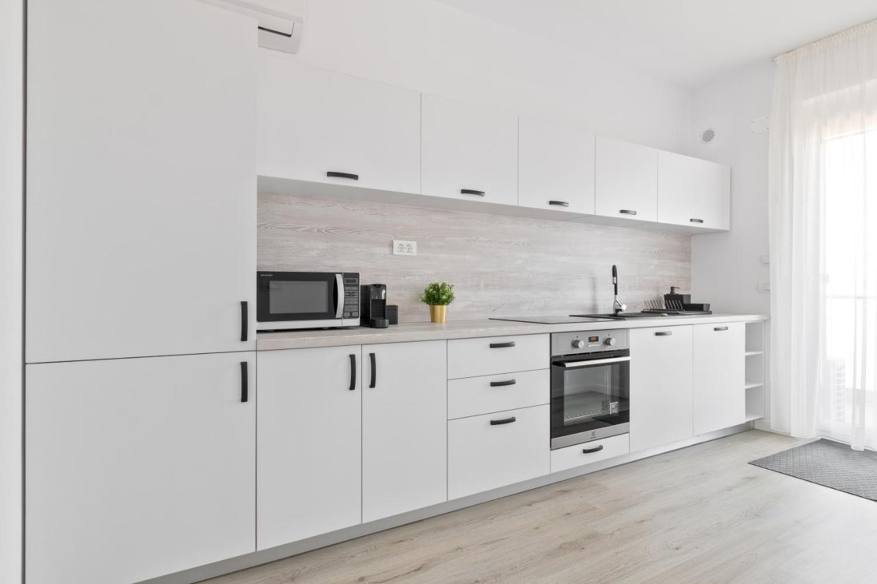 Grand Hill Flats Apartment ออราแด ภายนอก รูปภาพ