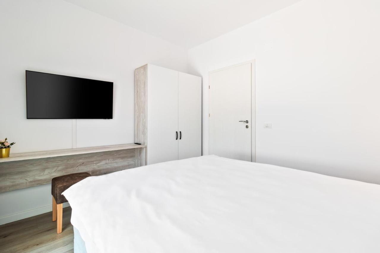 Grand Hill Flats Apartment ออราแด ภายนอก รูปภาพ