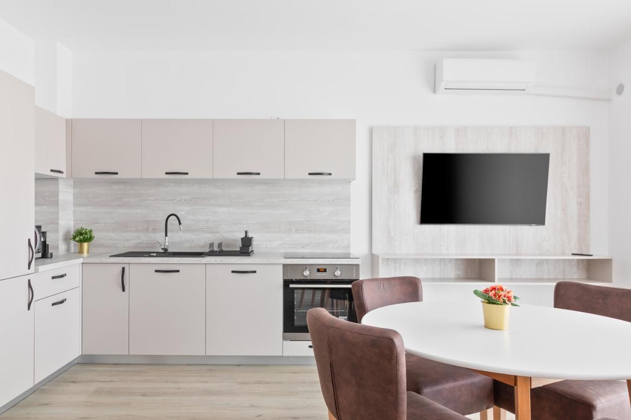 Grand Hill Flats Apartment ออราแด ภายนอก รูปภาพ