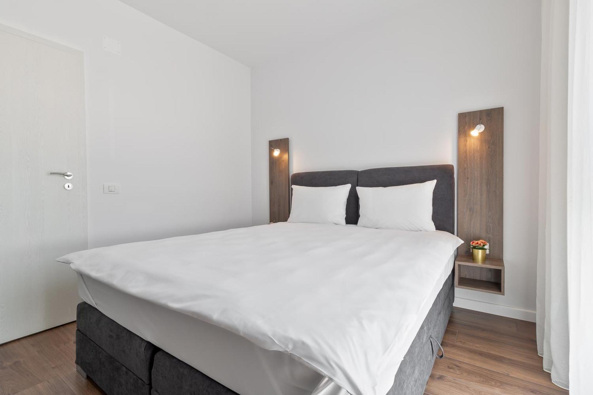Grand Hill Flats Apartment ออราแด ภายนอก รูปภาพ